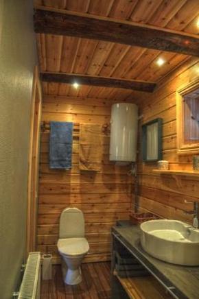 Bad mit WC und Dusche title=