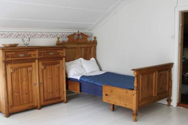 Schlafzimmer mit zwei Einzelbetten title=