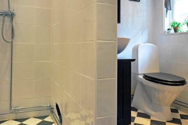 modernes Badezimmer title=